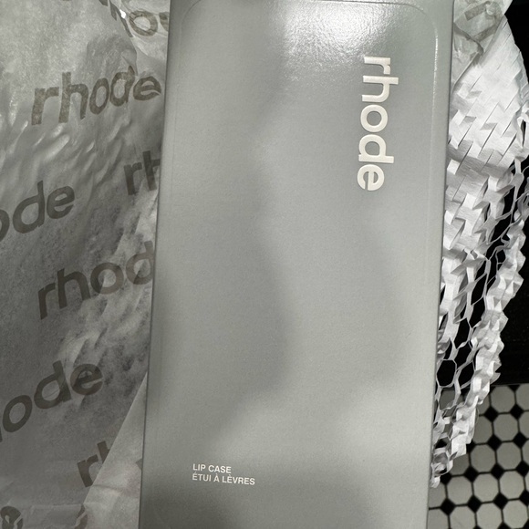 Rhode Lip Case in Gray with Espresso Lip Peptide - Picture 1 of 5